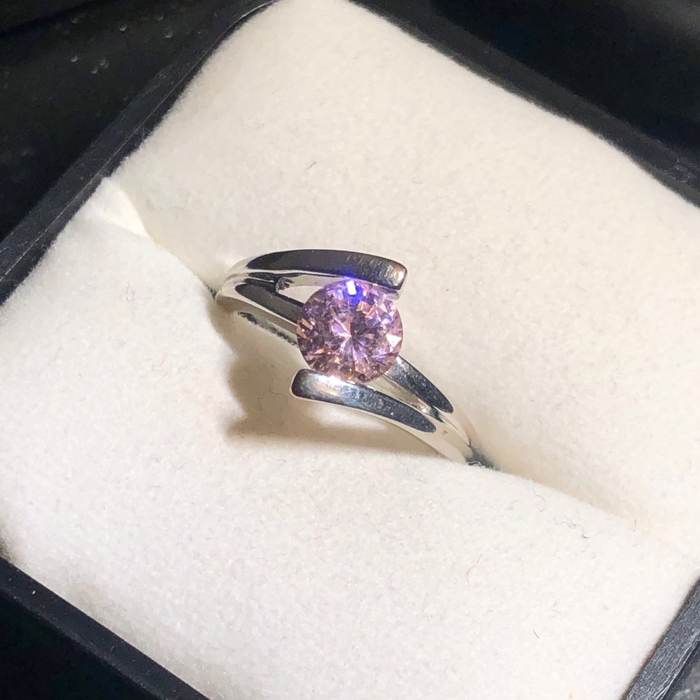 SILVER TONE RING WITH SPARKLY PINK STONE - SIZE 6
